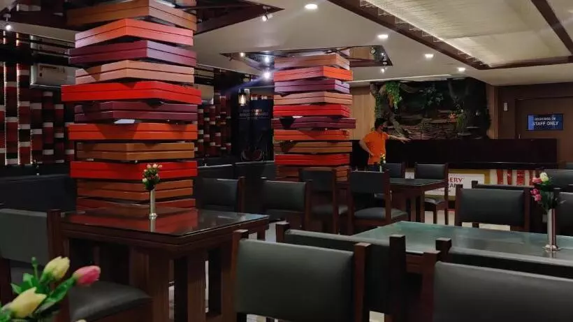 ホテル Auhtel Kannur