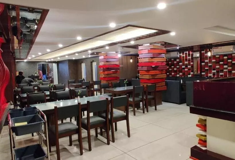 ホテル Auhtel Kannur