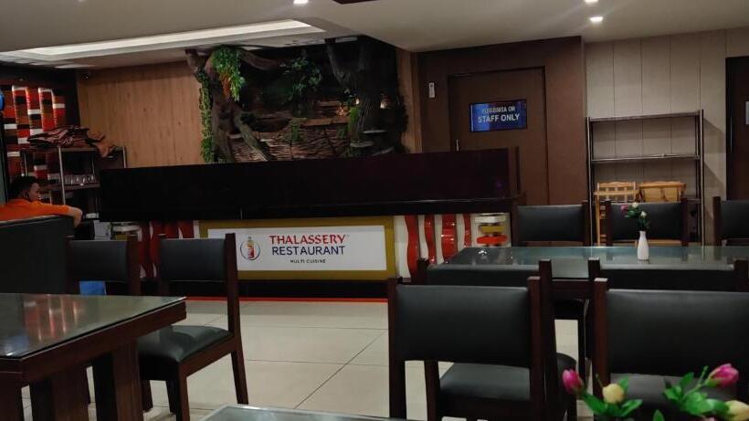 호텔 Auhtel Kannur