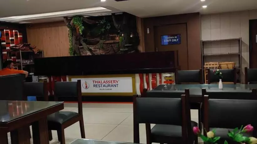 ホテル Auhtel Kannur