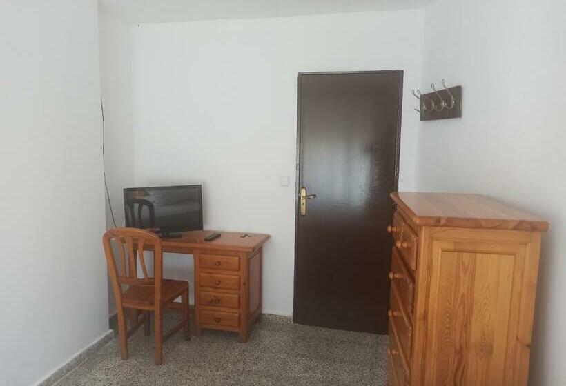 بنسيون Hostal Restaurante El Burguiyo