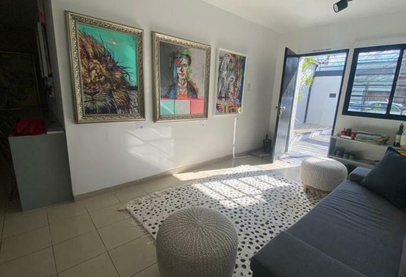 Ahakthanemun Hostel Habitaciones Compartidas Y Privadas