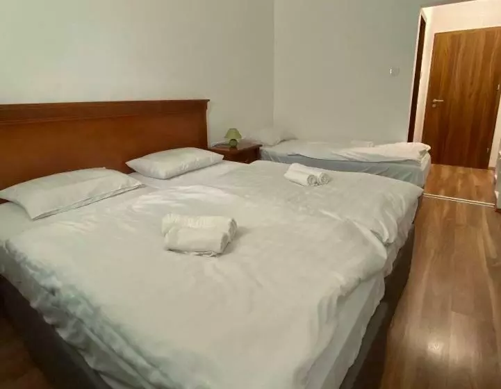 Aamiaismajoitus (B&B) Füredi Panzió