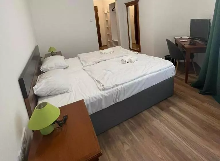 Aamiaismajoitus (B&B) Füredi Panzió