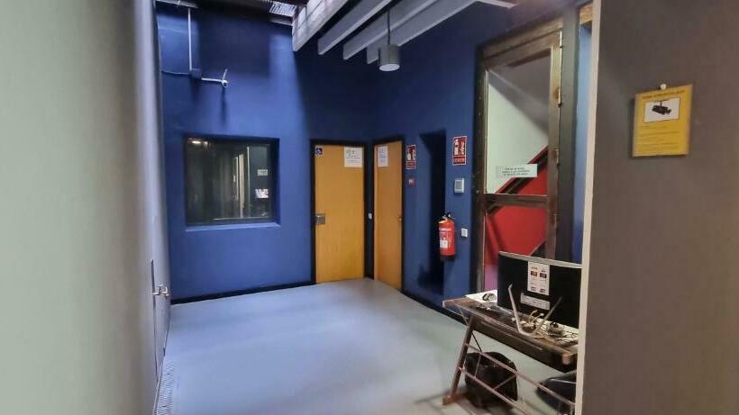 هاستل Seville Your Way