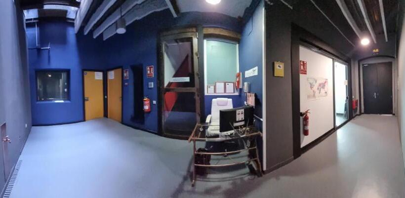 هاستل Seville Your Way