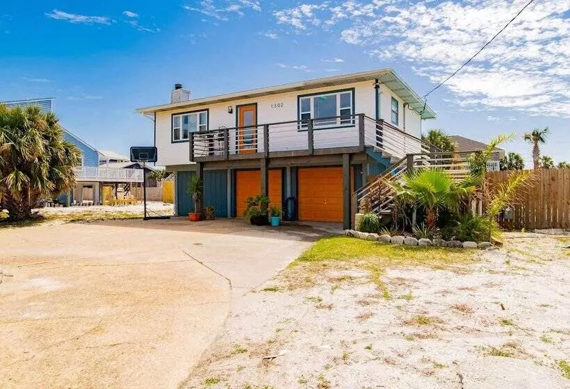 Cozy Beach Bungalow With A Heated Pool