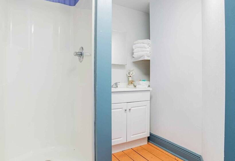 Cozy Beach Bungalow With A Heated Pool