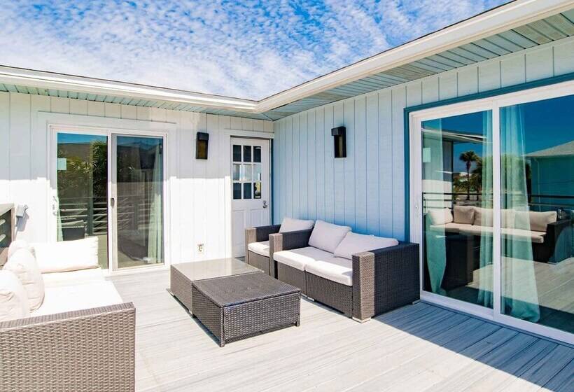 Cozy Beach Bungalow With A Heated Pool