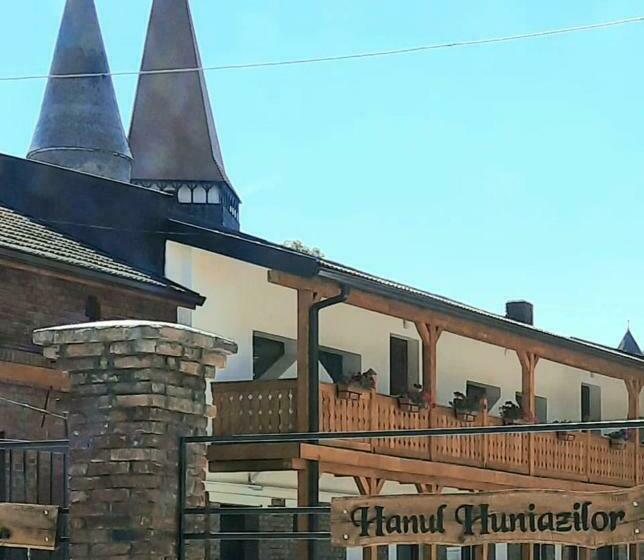 هتل Hanul Huniazilor