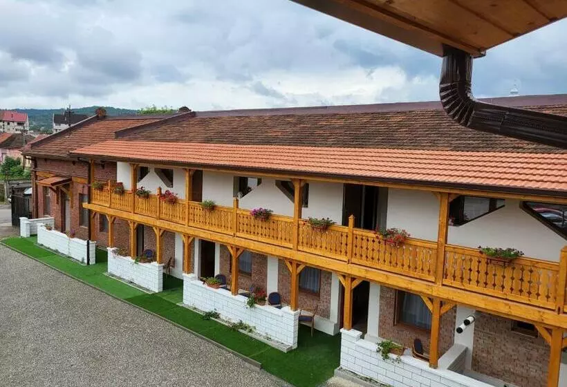 هتل Hanul Huniazilor