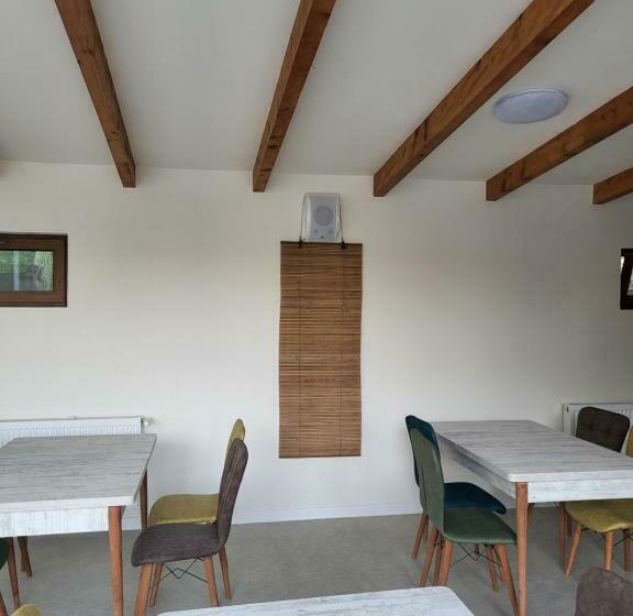 هتل Hanul Huniazilor