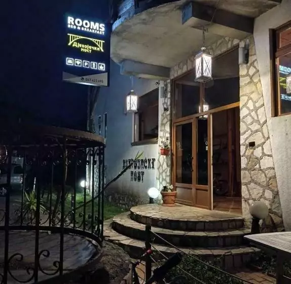 تختخواب و صبحانه Mostrooms