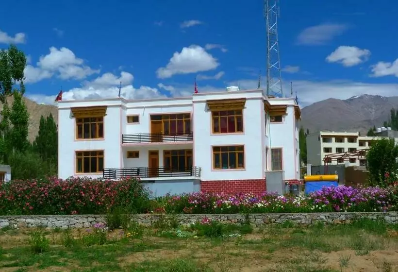 پانسیون Orion Home