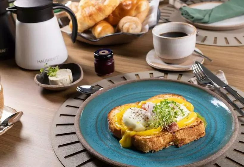 Suryaa Hotel Pinhais, Curio Collection By Hilton