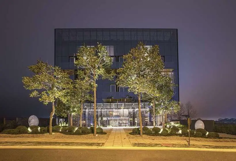 Suryaa Hotel Pinhais, Curio Collection By Hilton