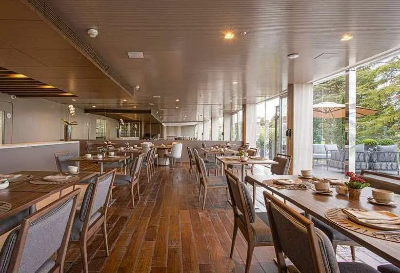 Suryaa Hotel Pinhais, Curio Collection By Hilton