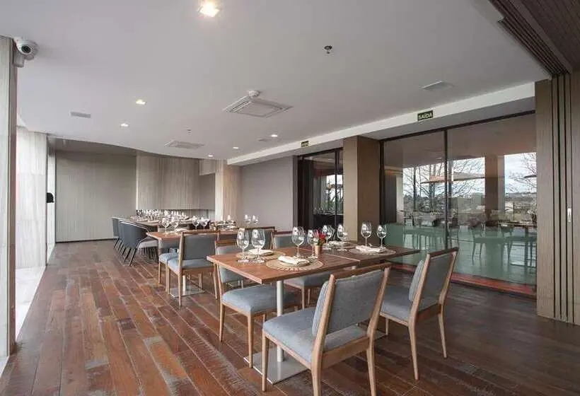 Suryaa Hotel Pinhais, Curio Collection By Hilton