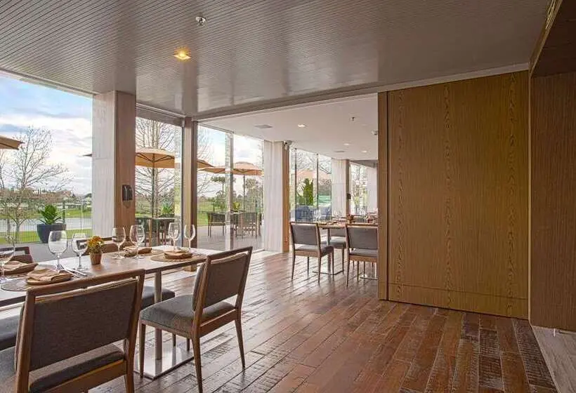 Suryaa Hotel Pinhais, Curio Collection By Hilton