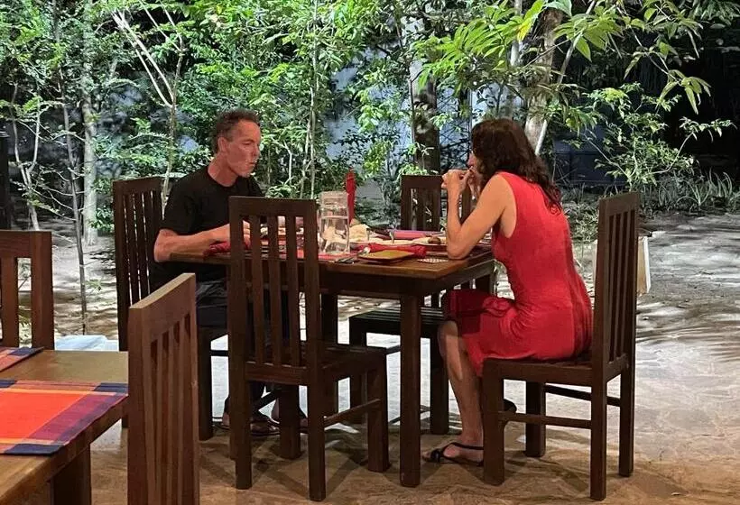 هتل C B S Resort Udawalawe