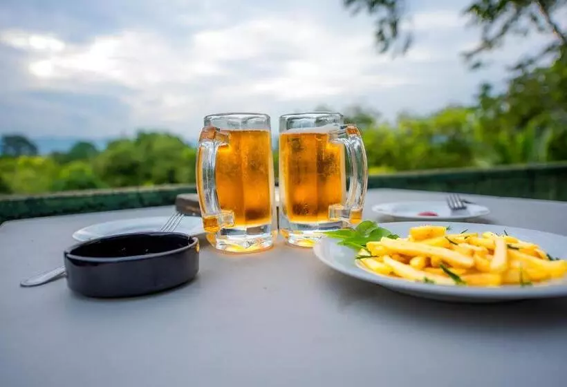 هتل C B S Resort Udawalawe