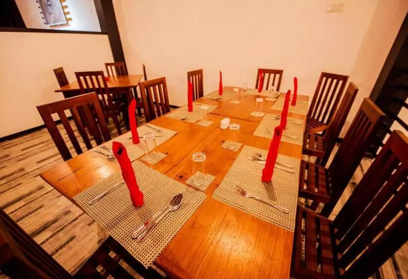 هتل C B S Resort Udawalawe