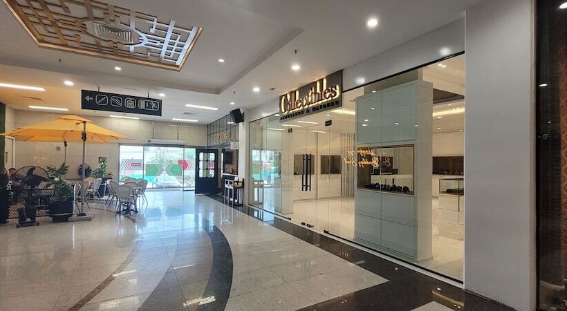 هتل Goldcrest Luxury Apartments