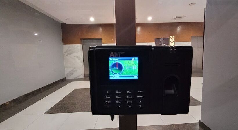 هتل Goldcrest Luxury Apartments