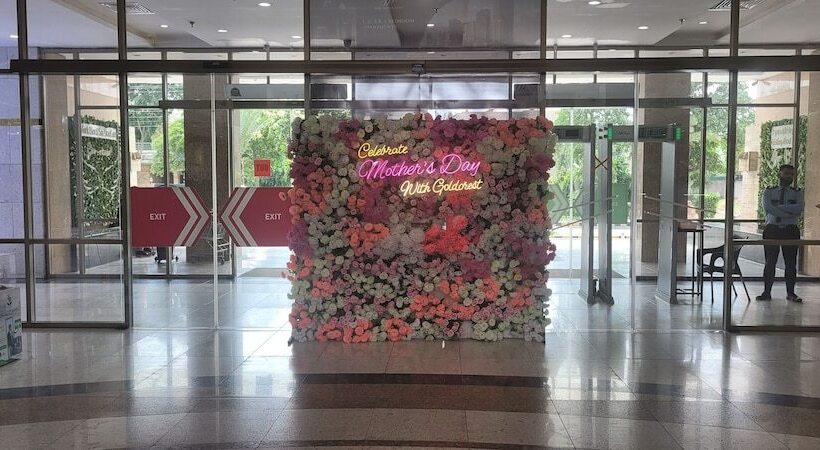 هتل Goldcrest Luxury Apartments