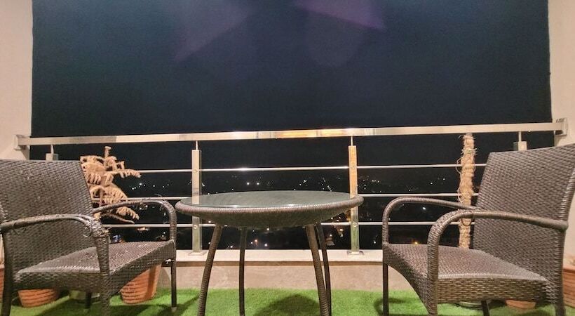 هتل Goldcrest Luxury Apartments