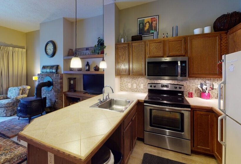 Wintergreen 106 Cozy And Peaceful Condo, Conveniently Located Between Killington And Pittsfield 1