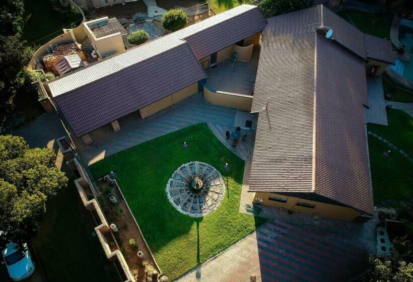 צימר Goldfields Gardens Guesthouse