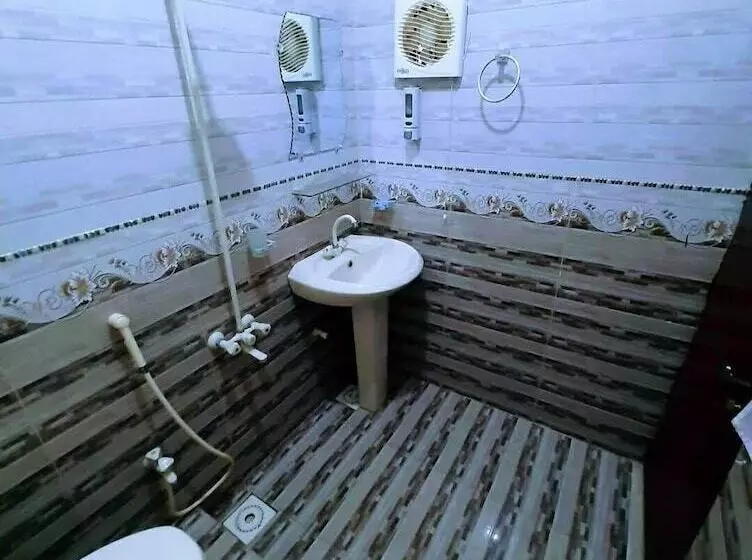 هتل Galaxy Inn Near Karachi Airport & Aga Khan Hospital