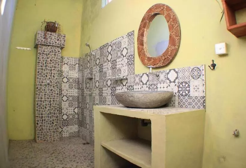 Black Sand Hostel Amed