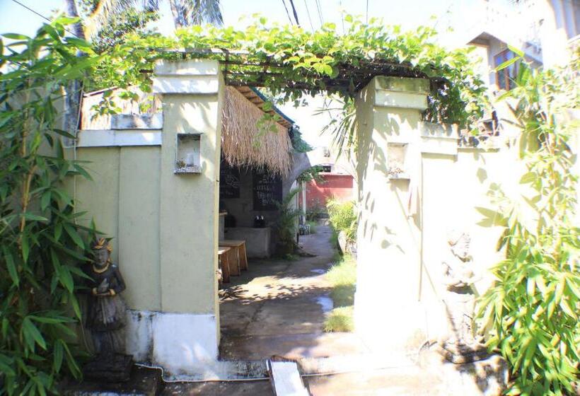 Black Sand Hostel Amed