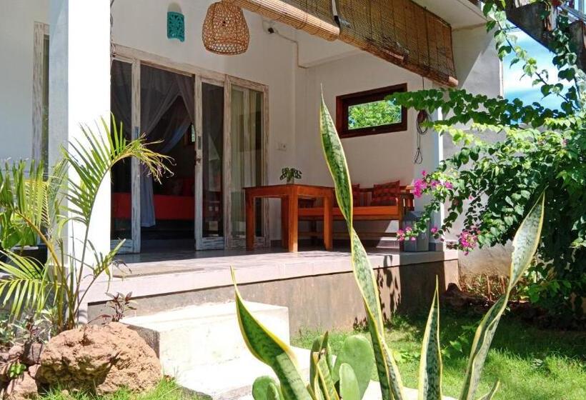 Black Sand Hostel Amed