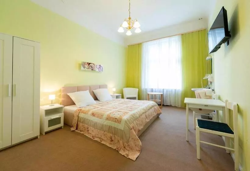 تختخواب و صبحانه Pension Dahlem