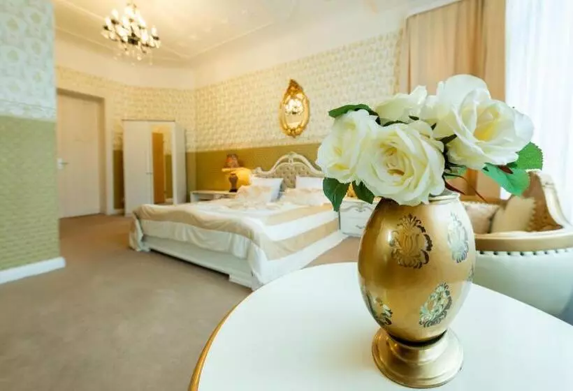 تختخواب و صبحانه Pension Dahlem