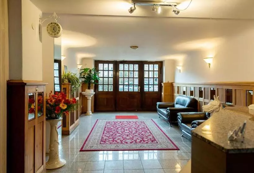 تختخواب و صبحانه Pension Dahlem