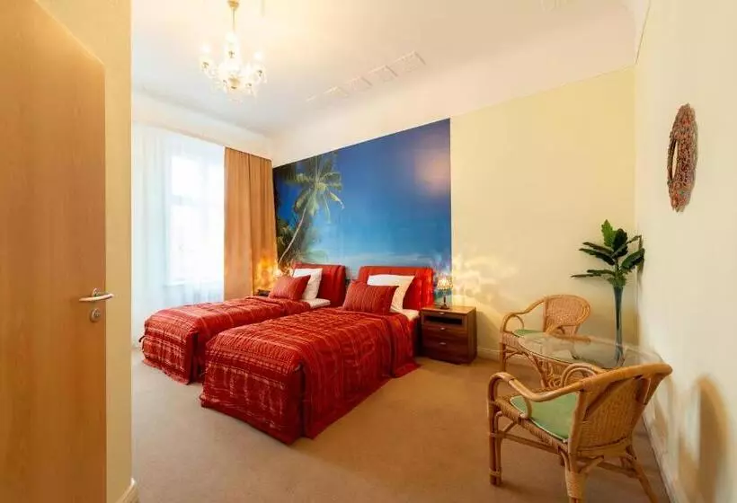 تختخواب و صبحانه Pension Dahlem