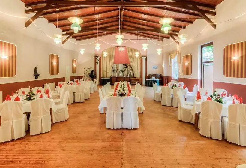 Отель Haus Am See