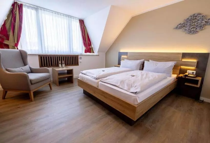 Отель Lüttje Burg