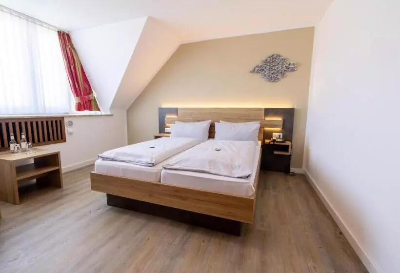 Отель Lüttje Burg