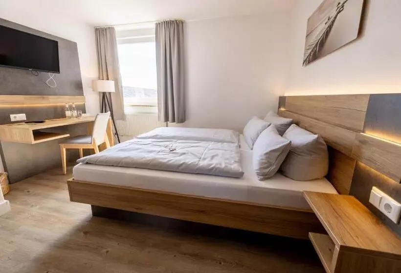 Отель Lüttje Burg