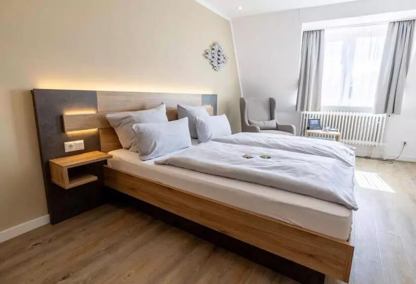 Отель Lüttje Burg