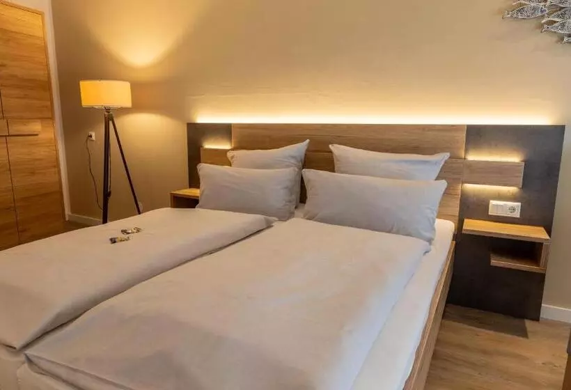 Отель Lüttje Burg