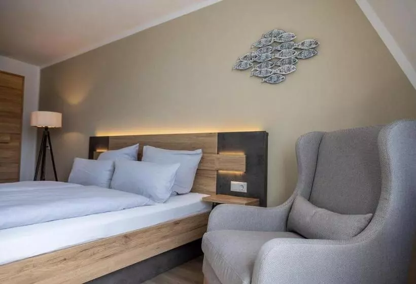 Отель Lüttje Burg