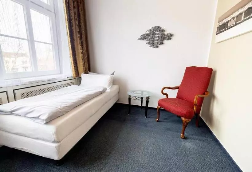 Отель Lüttje Burg