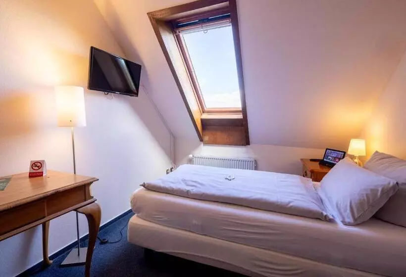 Отель Lüttje Burg