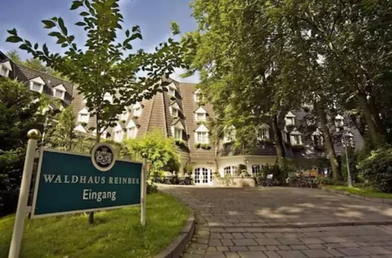 Отель Waldhaus Reinbek